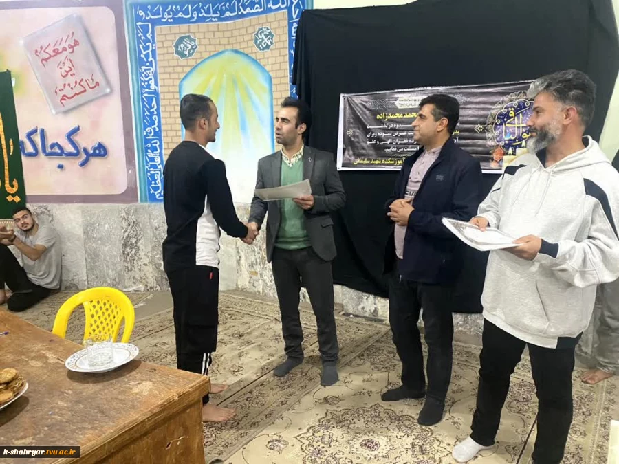 جلسه گفت و گو و تبادل نظر رئیس آموزشکده فنی کشاورزی شهریار با دانشجویان ساکن خوابگاه 7