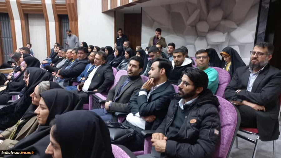 آیین تجلیل از دانشجویان و اساتید برتر شهرستان ملارد با حضور جناب آقای کریمی فرماندار ملارد و ائمه جمعه و سایر مسئولین شهرستان 7