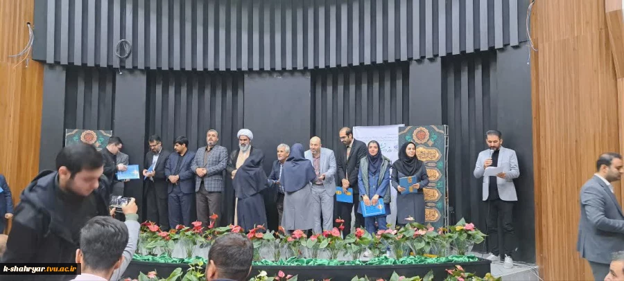 آیین تجلیل از دانشجویان و اساتید برتر شهرستان ملارد با حضور جناب آقای کریمی فرماندار ملارد و ائمه جمعه و سایر مسئولین شهرستان 16