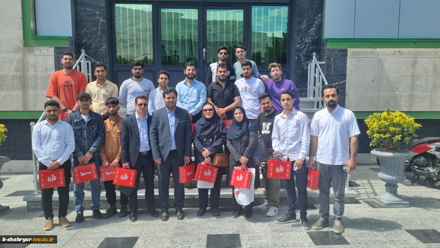 بازدید دانشجویان مهندسی صنایع غذایی دانشکده فنی شهریار از کارخانه صنایع غذایی درنا 
 3