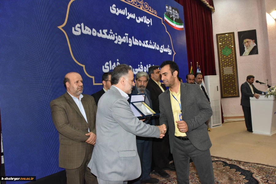 تقدیر از مهندس مانی قنبری به موجب کسب رتبه اول (برتر) دانشکده فنی کشاورزی شهریار در ارزیابی عملکرد سال ۱۴۰۲
 2