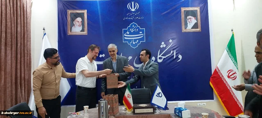 مراسم تجلیل از سرآمدان آموزشی آموزشکده ملی مهارت کشاورزی شهریار با حضور   جناب آقای سیداشکان موسویان، مدیرکل امور مدرسین و اعضای هیئت علمی  برگزار شد 4