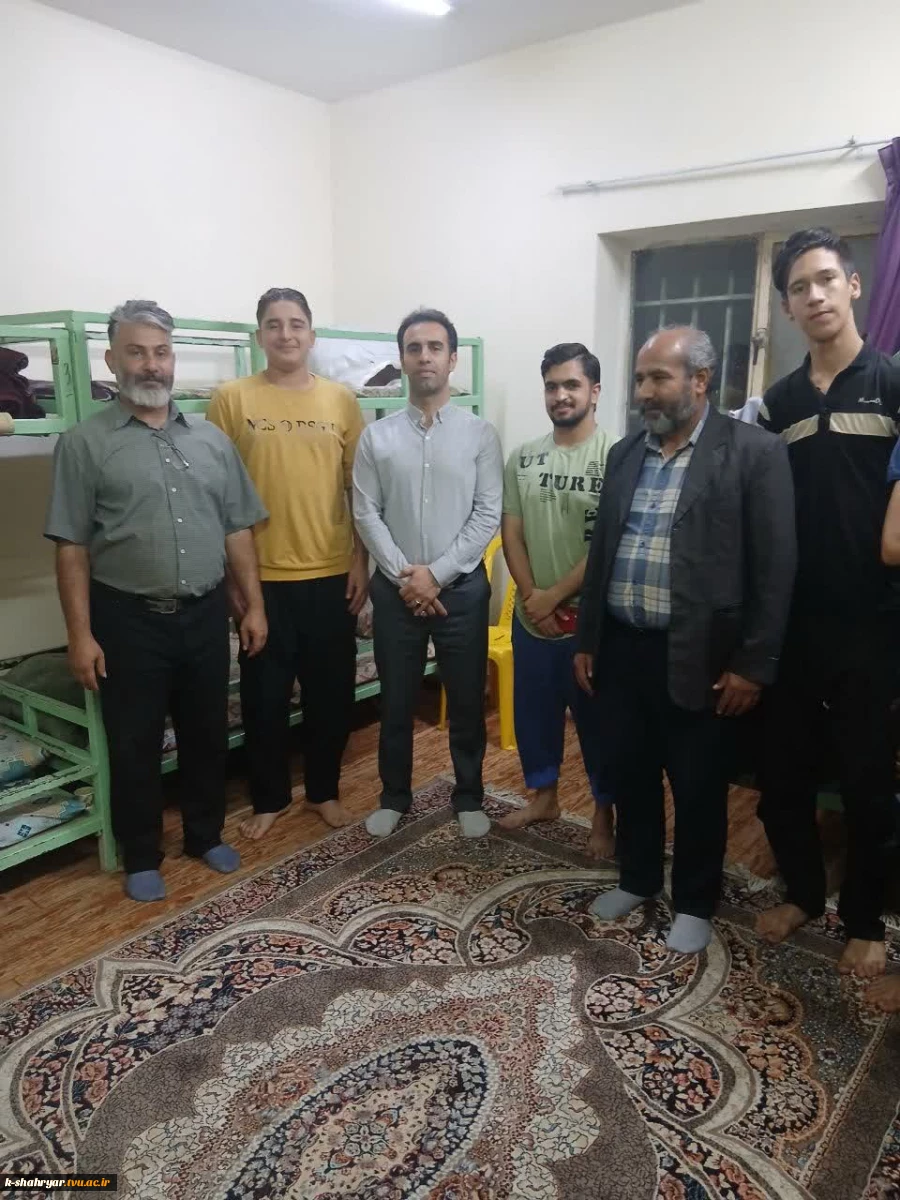 بازدید و نشست صمیمانه جناب آقای مهندس قنبری ریاست محترم دانشکده صفادشت(کشاورزی-تربیت بدنی) از خوابگاه دانشجویی شهید سلیمانی 3