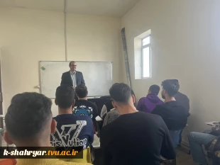 سخنرانی در مورد آشنایی با مفاهیم کارآفرینی و طرح کسب و کار به مناسبت هفته جهانی کارآفرینی 2