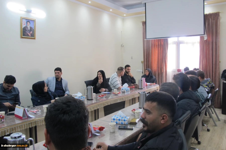 جلسه پرسش و پاسخ نمایندگان دانشجویان کانون‌ها، شوراها و تشکل‌ها با حضور ریاست و مسئولین دانشکده صفادشت 9