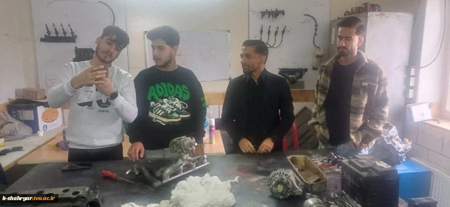 ‌برگزاری رویداد «روز باز دانشکده» از آزمایشگاه ها و کارگاه های مرکز به مناسبت هفته جهانی کارآفرین 9