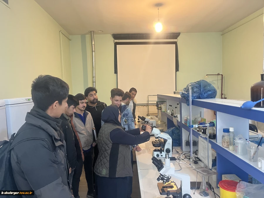 ‌برگزاری رویداد «روز باز دانشکده» از آزمایشگاه ها و کارگاه های مرکز به مناسبت هفته جهانی کارآفرین 4