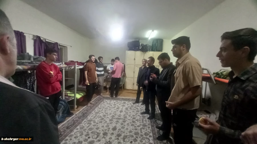 نشست صمیمانه جناب آقای مهندس قنبری ریاست و مسئولین محترم دانشکده صفادشت (کشاورزی-تربیت بدنی) از خوابگاه دانشجویی شهید سلیمانی به مناسبت روز دانشجو 2