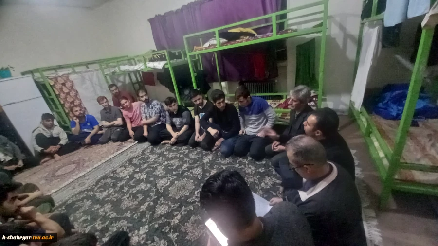 نشست صمیمانه جناب آقای مهندس قنبری ریاست و مسئولین محترم دانشکده صفادشت (کشاورزی-تربیت بدنی) از خوابگاه دانشجویی شهید سلیمانی به مناسبت روز دانشجو 3