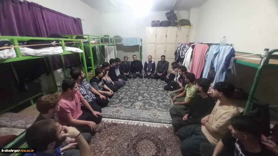 نشست صمیمانه جناب آقای مهندس قنبری ریاست و مسئولین محترم دانشکده صفادشت (کشاورزی-تربیت بدنی) از خوابگاه دانشجویی شهید سلیمانی به مناسبت روز دانشجو 2