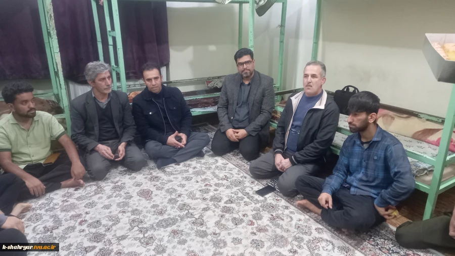 نشست صمیمانه جناب آقای مهندس قنبری ریاست و مسئولین محترم دانشکده صفادشت (کشاورزی-تربیت بدنی) از خوابگاه دانشجویی شهید سلیمانی به مناسبت روز دانشجو 3
