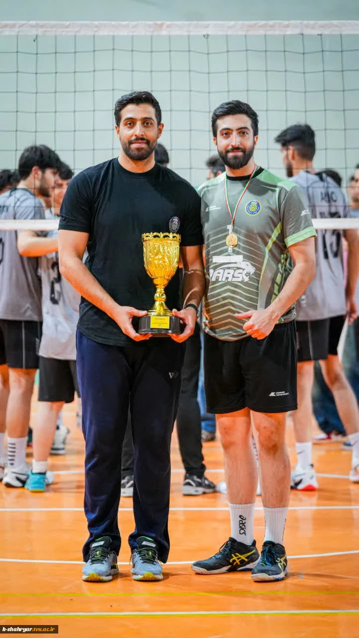 کسب عنوان قهرمانی مسابقات لیگ بزرگسالان دسته1 استان البرز توسط تیم آکادمی والیبال پارس به سرمربیگری آقای سیاوش سالاروند(رئیس هیات والیبال شهرستان ملارد، استاد دانشکده صفادشت) در آذر ماه 1404 2