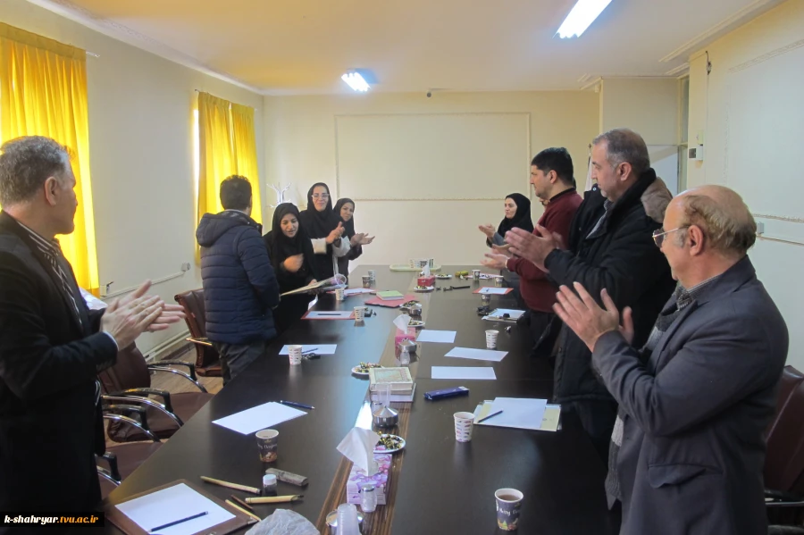 مسابقه خوشنویسی به مناسبت دهه مبارک فجر در دانشکده صفادشت برگزار گردید
 4