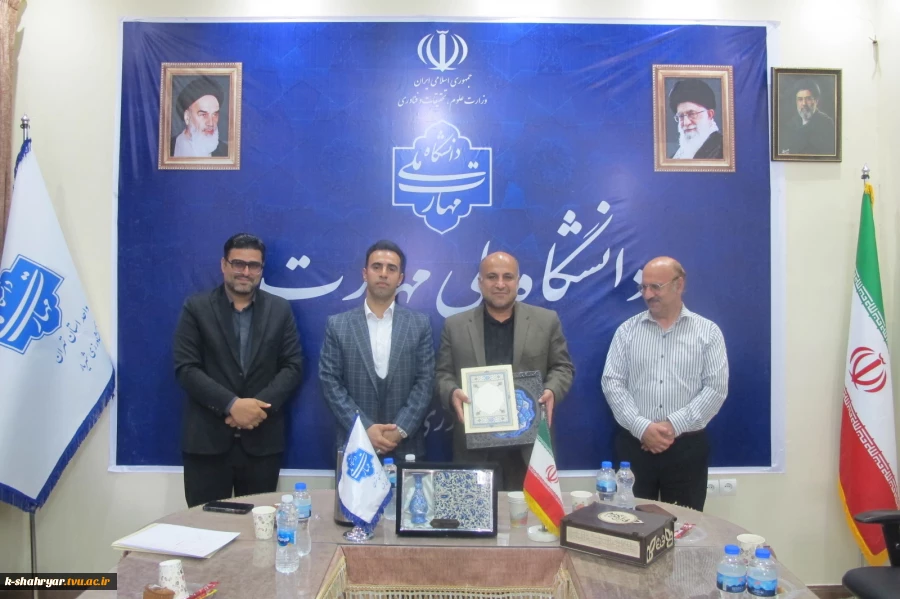 مراسم گرامیداشت مقام استاد و تجلیل از استادان سرآمد آموزشی دانشکده ملی مهارت صفادشت  4