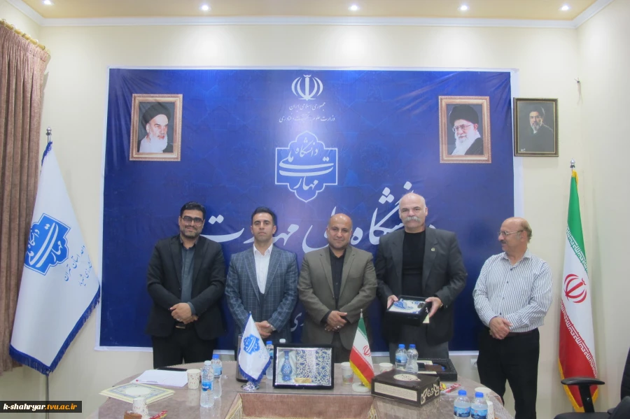 مراسم گرامیداشت مقام استاد و تجلیل از استادان سرآمد آموزشی دانشکده ملی مهارت صفادشت  9