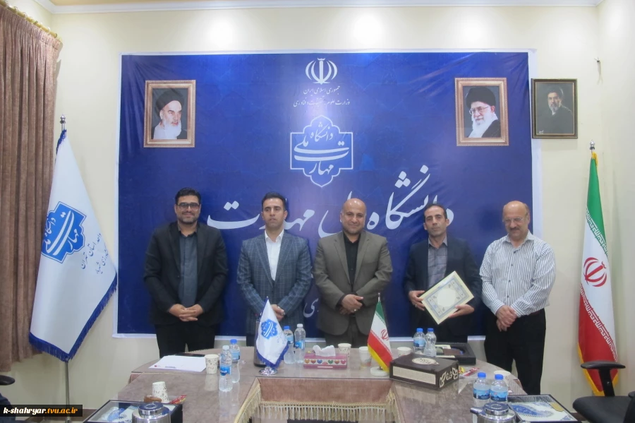 مراسم گرامیداشت مقام استاد و تجلیل از استادان سرآمد آموزشی دانشکده ملی مهارت صفادشت  11